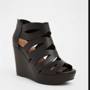 BLACK CAGED PLATFORM (WIDE WIDTH)